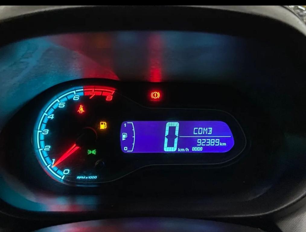 CHEVROLET Onix Hatch - Foto