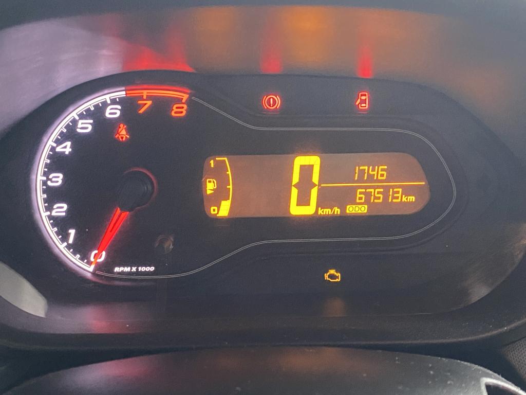 CHEVROLET Onix Hatch - Foto