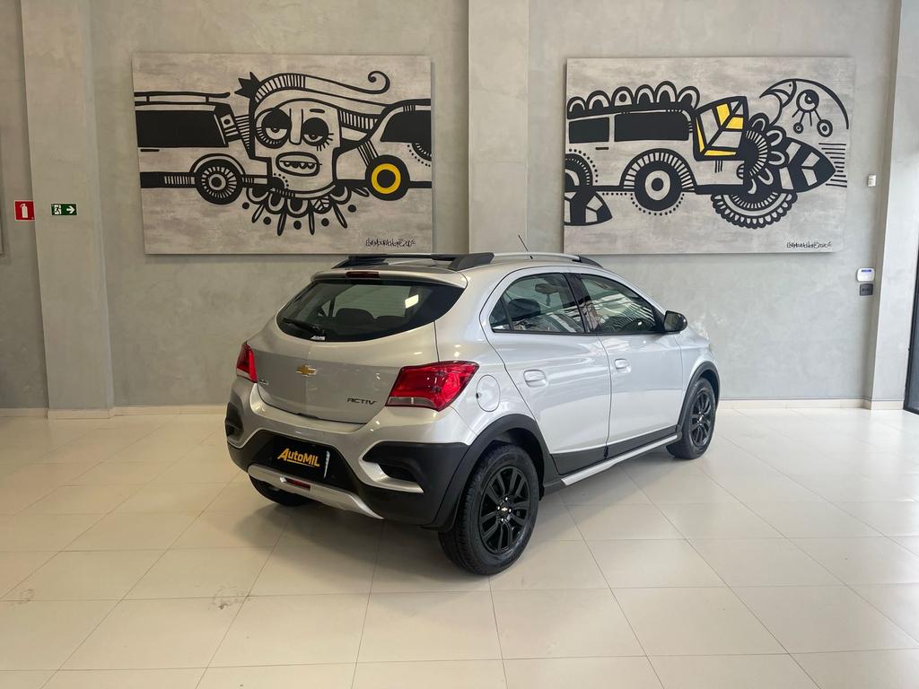 CHEVROLET Onix Hatch - Foto