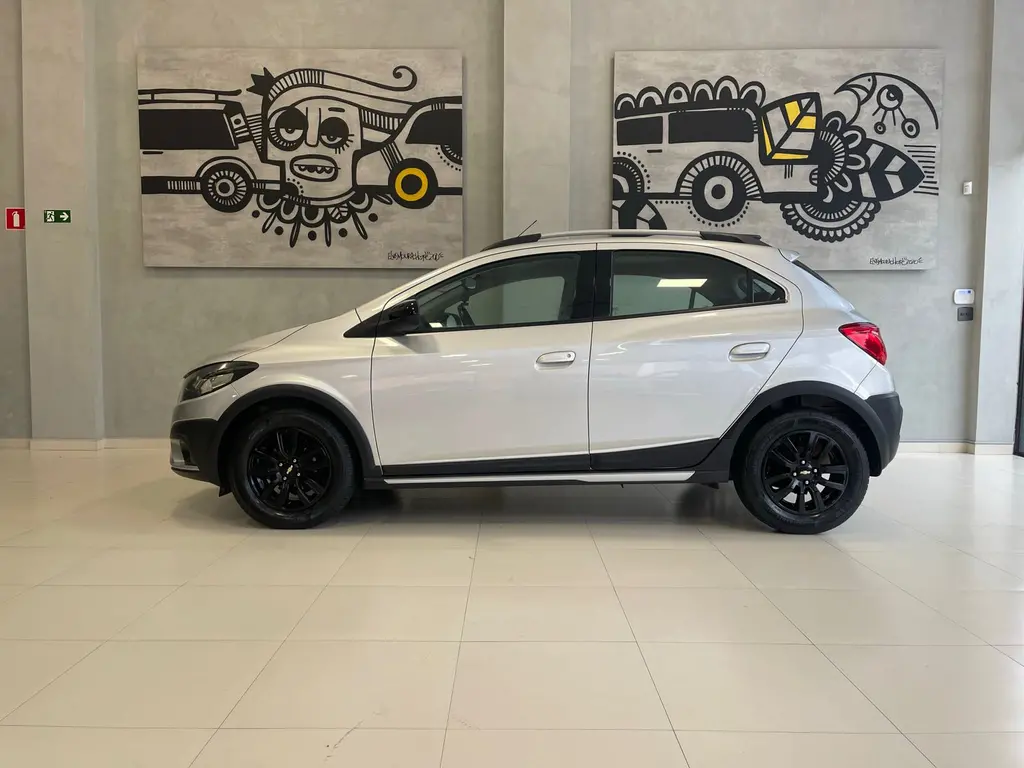 CHEVROLET Onix Hatch - Foto