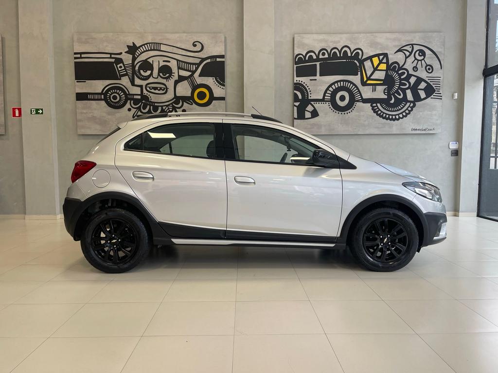 CHEVROLET Onix Hatch - Foto