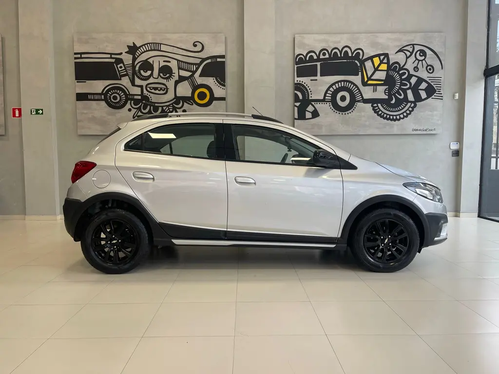 CHEVROLET Onix Hatch - Foto