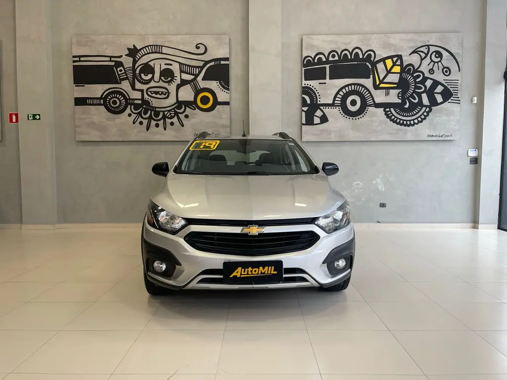 CHEVROLET Onix Hatch - Foto