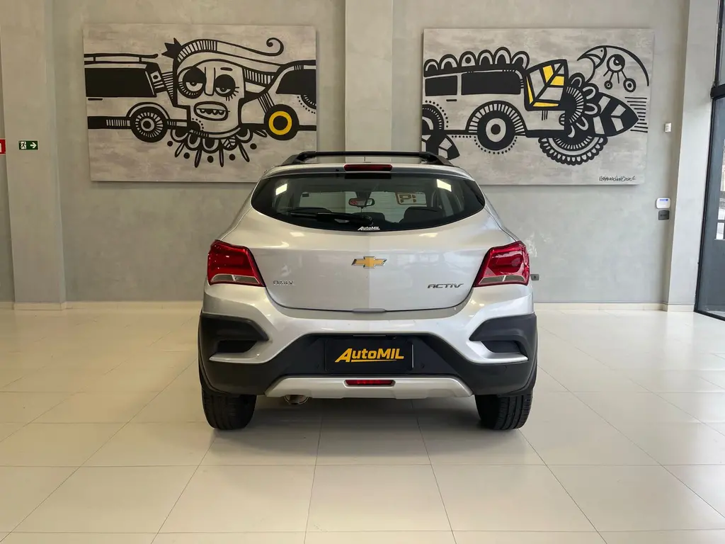 CHEVROLET Onix Hatch - Foto