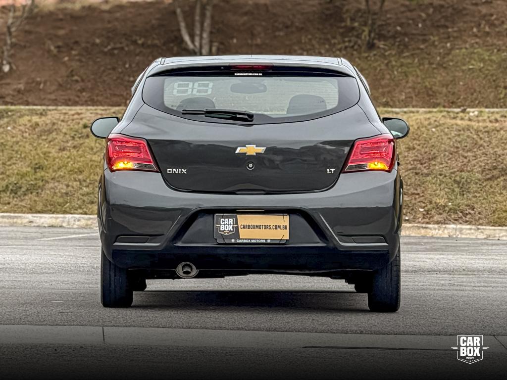 CHEVROLET Onix Hatch - Foto
