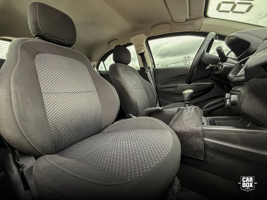 CHEVROLET Onix Hatch - Foto