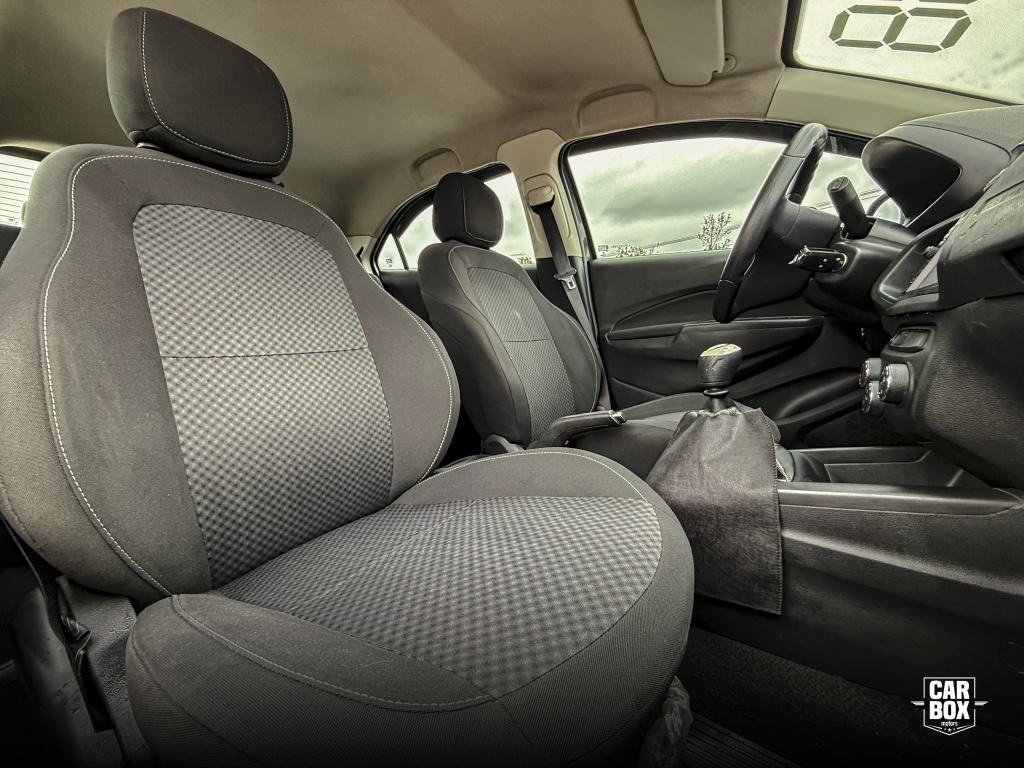 CHEVROLET Onix Hatch - Foto