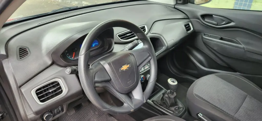 CHEVROLET Onix Hatch - Foto