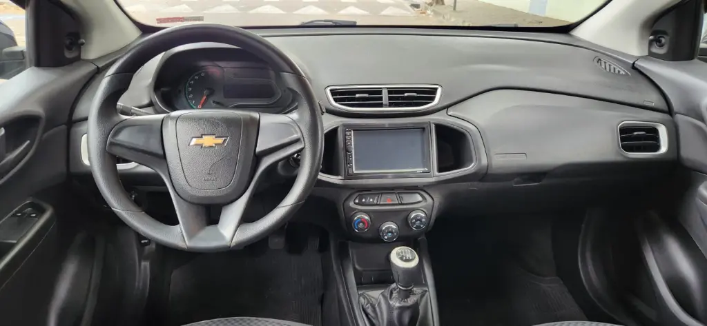 CHEVROLET Onix Hatch - Foto