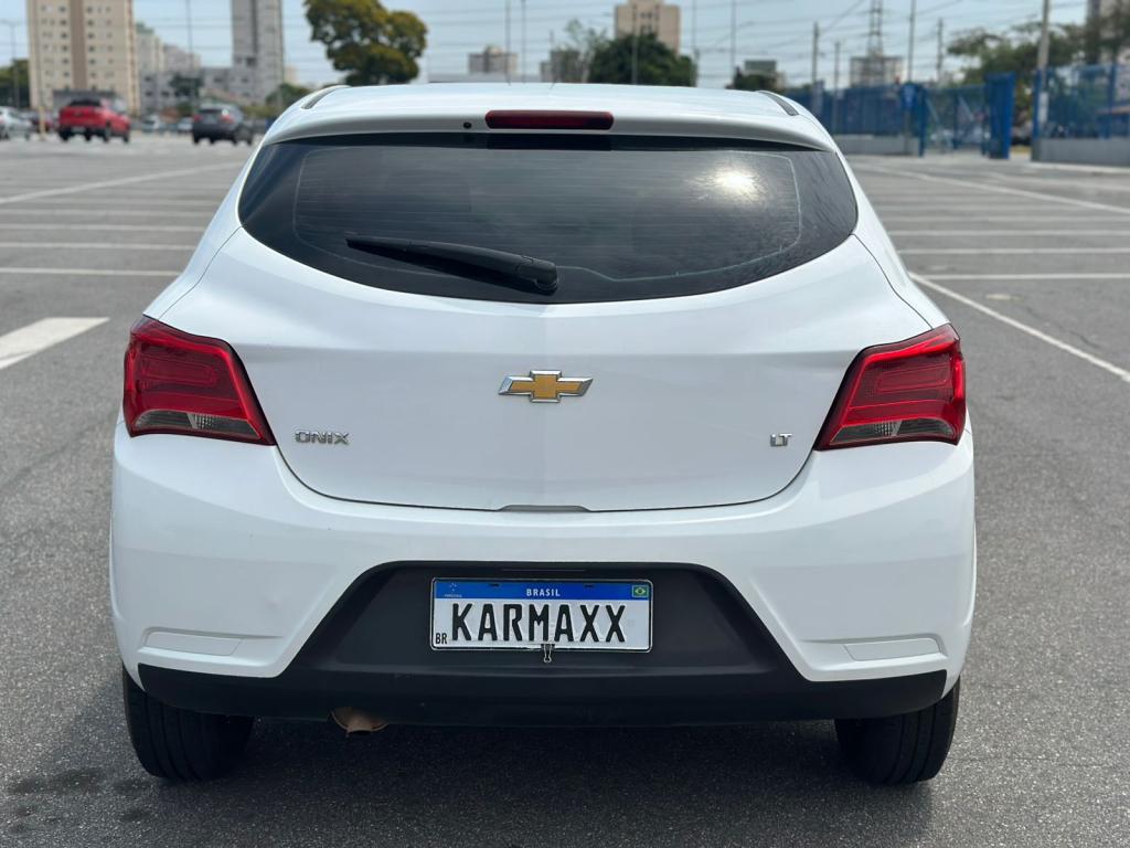 CHEVROLET Onix Hatch - Foto
