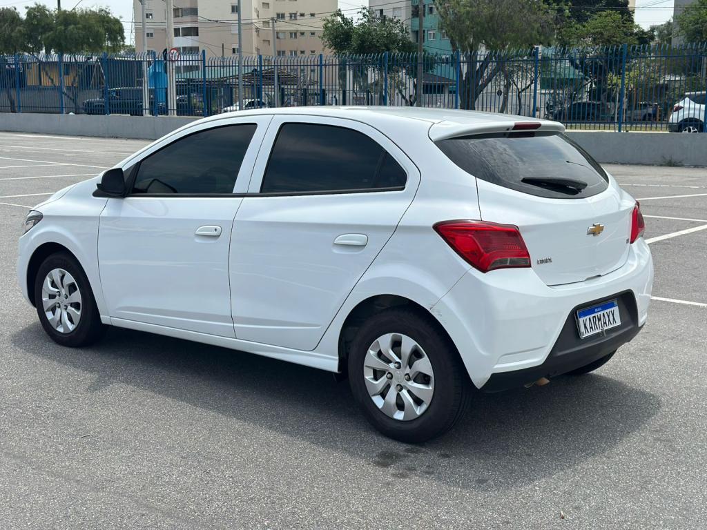CHEVROLET Onix Hatch - Foto