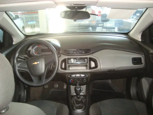 CHEVROLET Onix Hatch - Foto