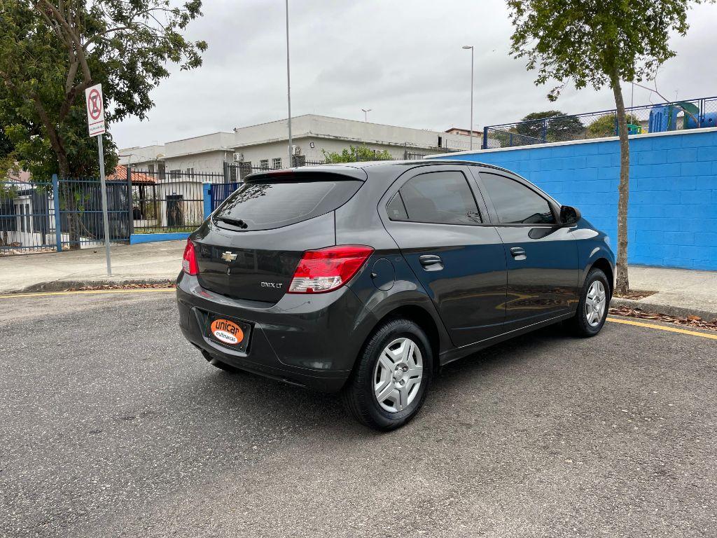 CHEVROLET Onix Hatch - Foto