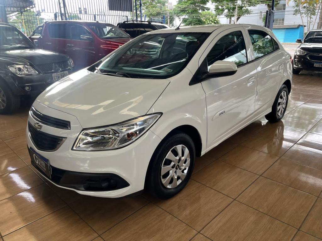 CHEVROLET Onix Hatch - Foto