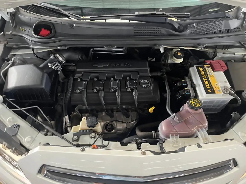 CHEVROLET Onix Hatch - Foto