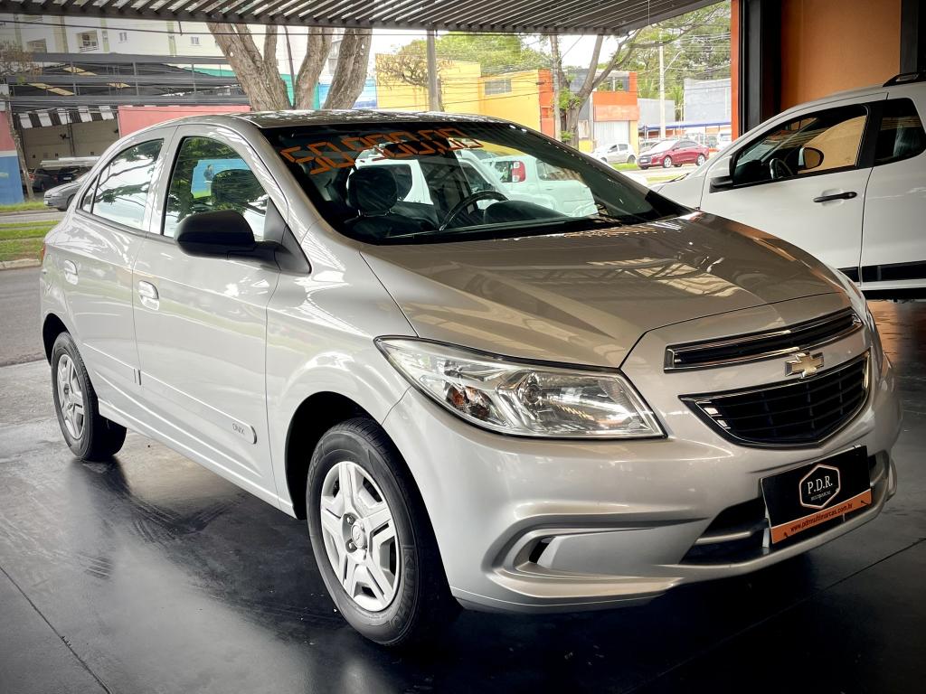 CHEVROLET Onix Hatch - Foto