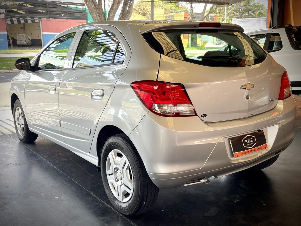 CHEVROLET Onix Hatch - Foto