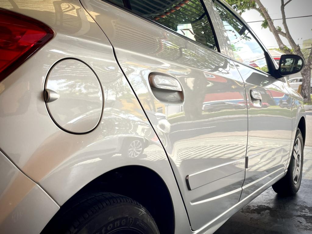 CHEVROLET Onix Hatch - Foto