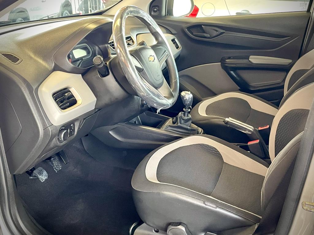 CHEVROLET Onix Hatch - Foto