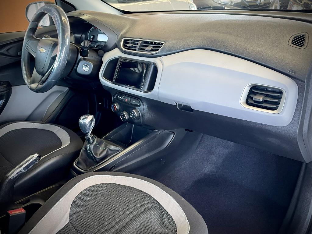 CHEVROLET Onix Hatch - Foto