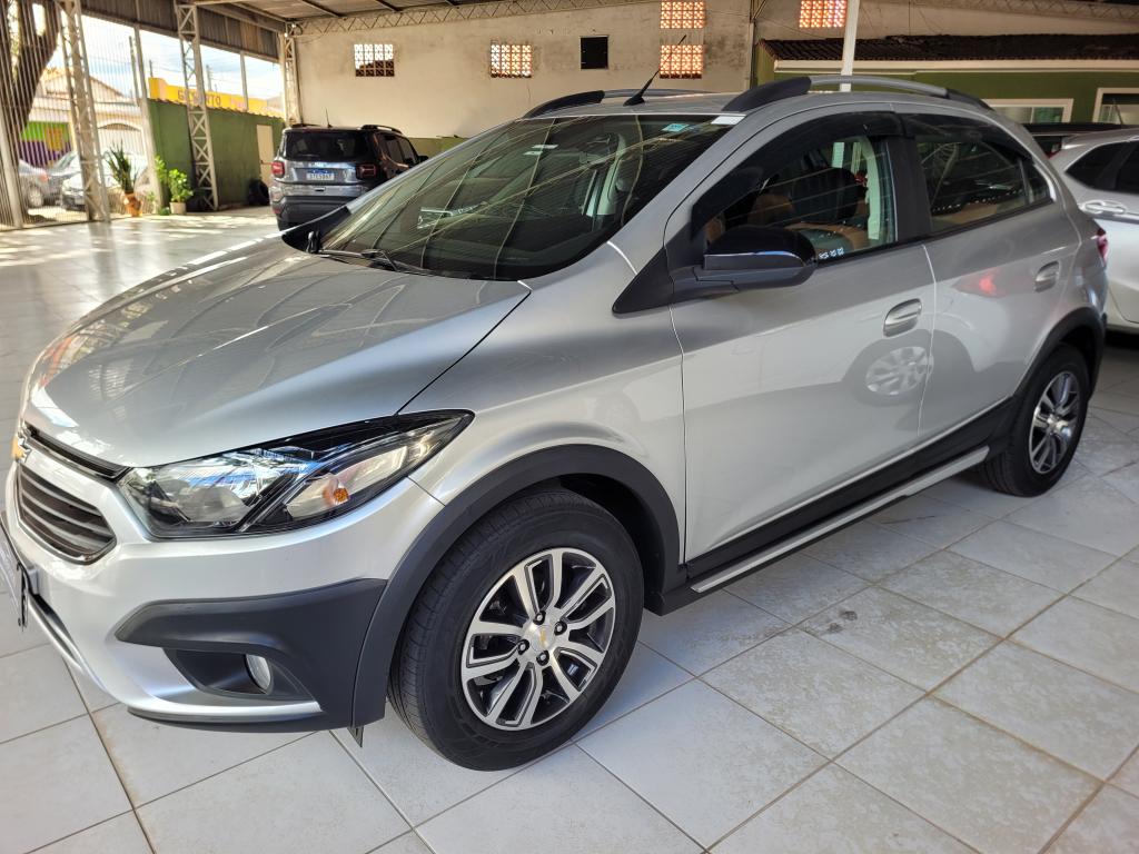 CHEVROLET Onix Hatch - Foto