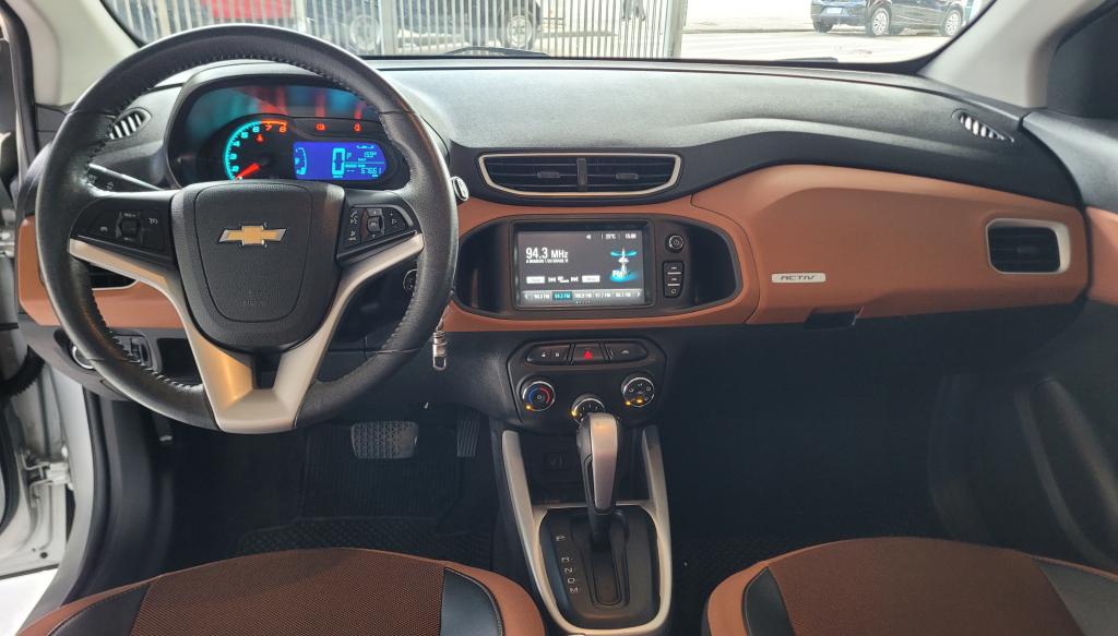 CHEVROLET Onix Hatch - Foto