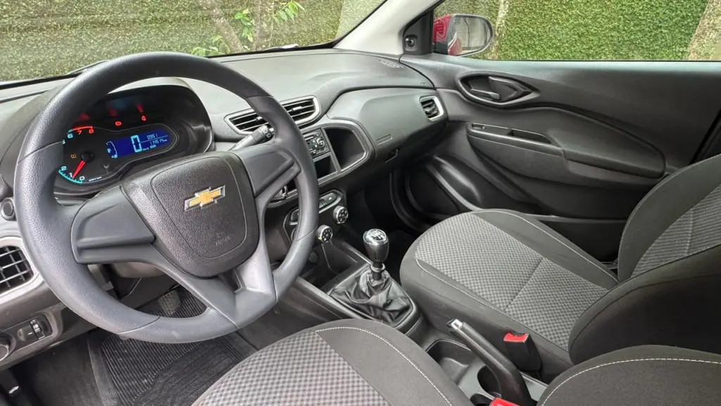 CHEVROLET Onix Hatch - Foto