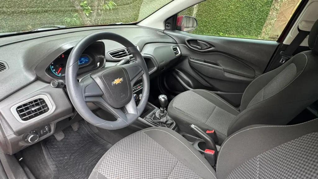 CHEVROLET Onix Hatch - Foto