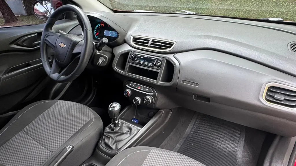 CHEVROLET Onix Hatch - Foto