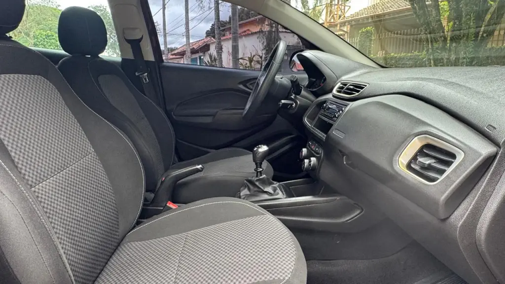 CHEVROLET Onix Hatch - Foto