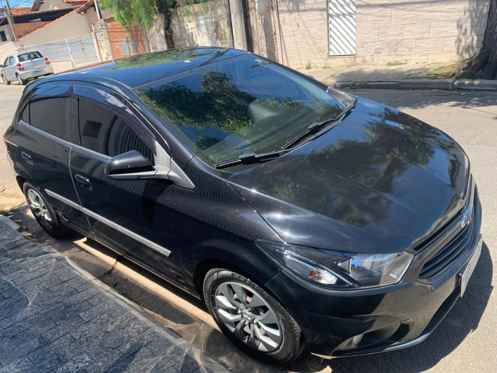 CHEVROLET Onix Hatch - Foto