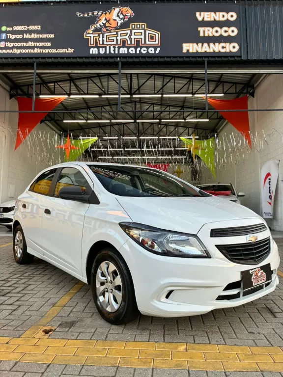 CHEVROLET Onix Hatch - Foto