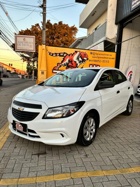 CHEVROLET Onix Hatch - Foto