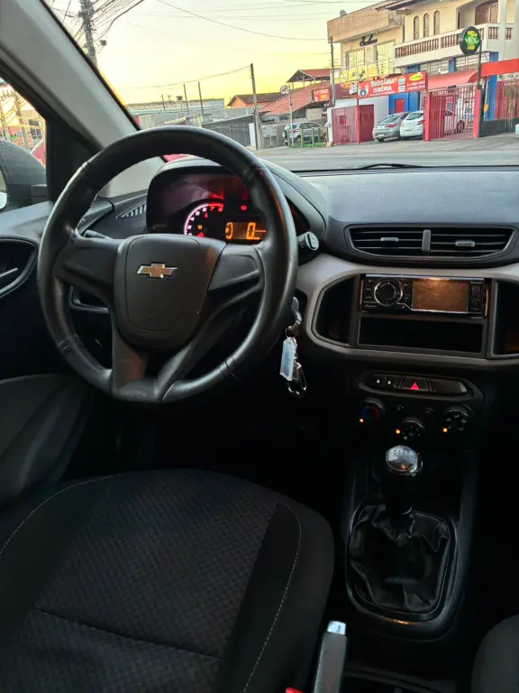 CHEVROLET Onix Hatch - Foto