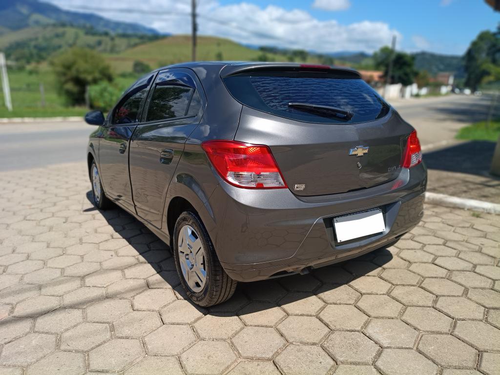 CHEVROLET Onix Hatch - Foto