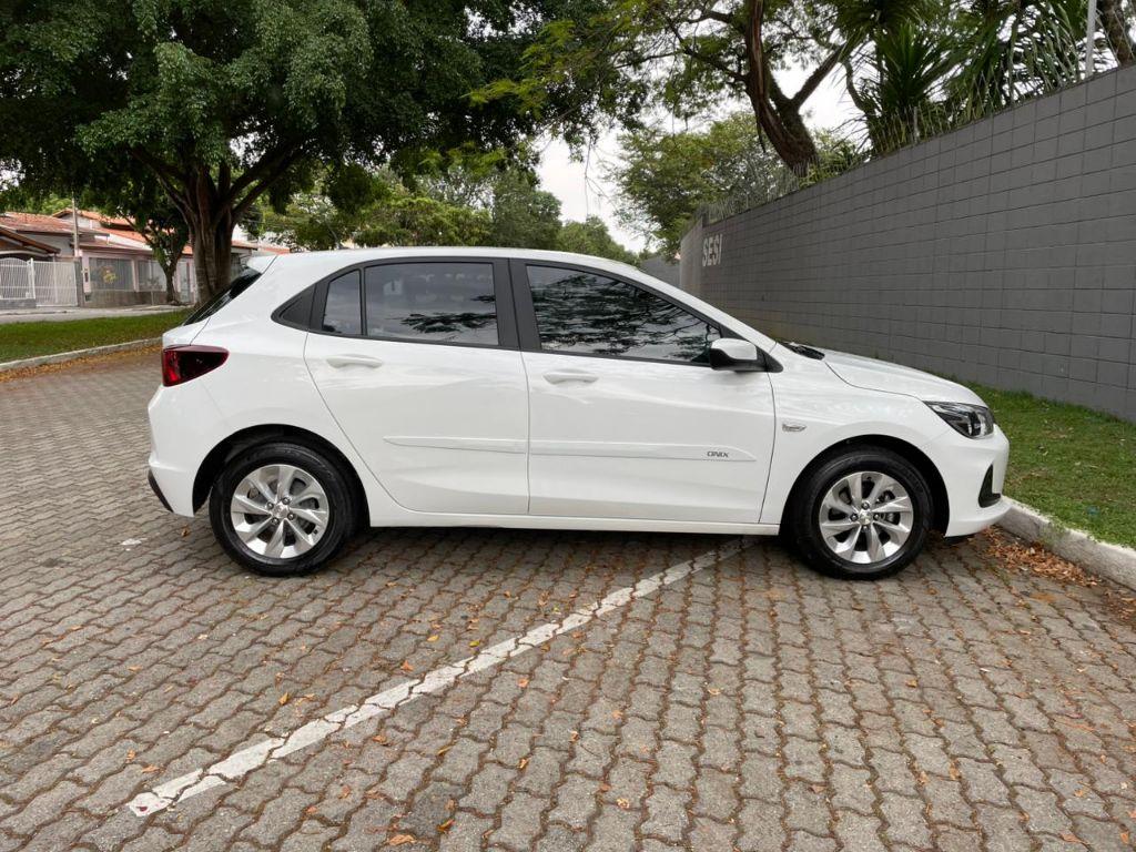 CHEVROLET Onix Hatch - Foto
