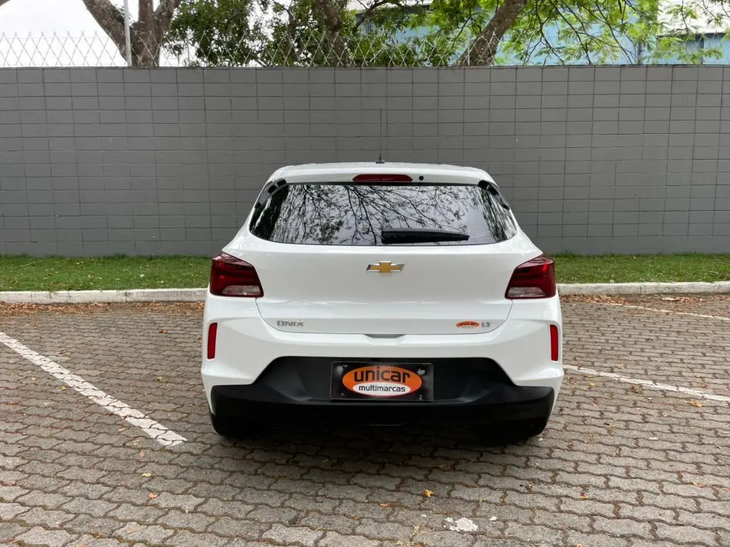 CHEVROLET Onix Hatch - Foto