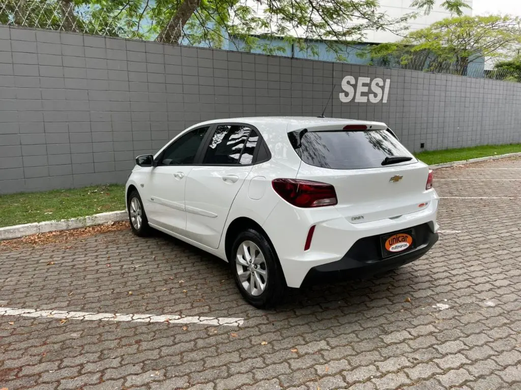 CHEVROLET Onix Hatch - Foto