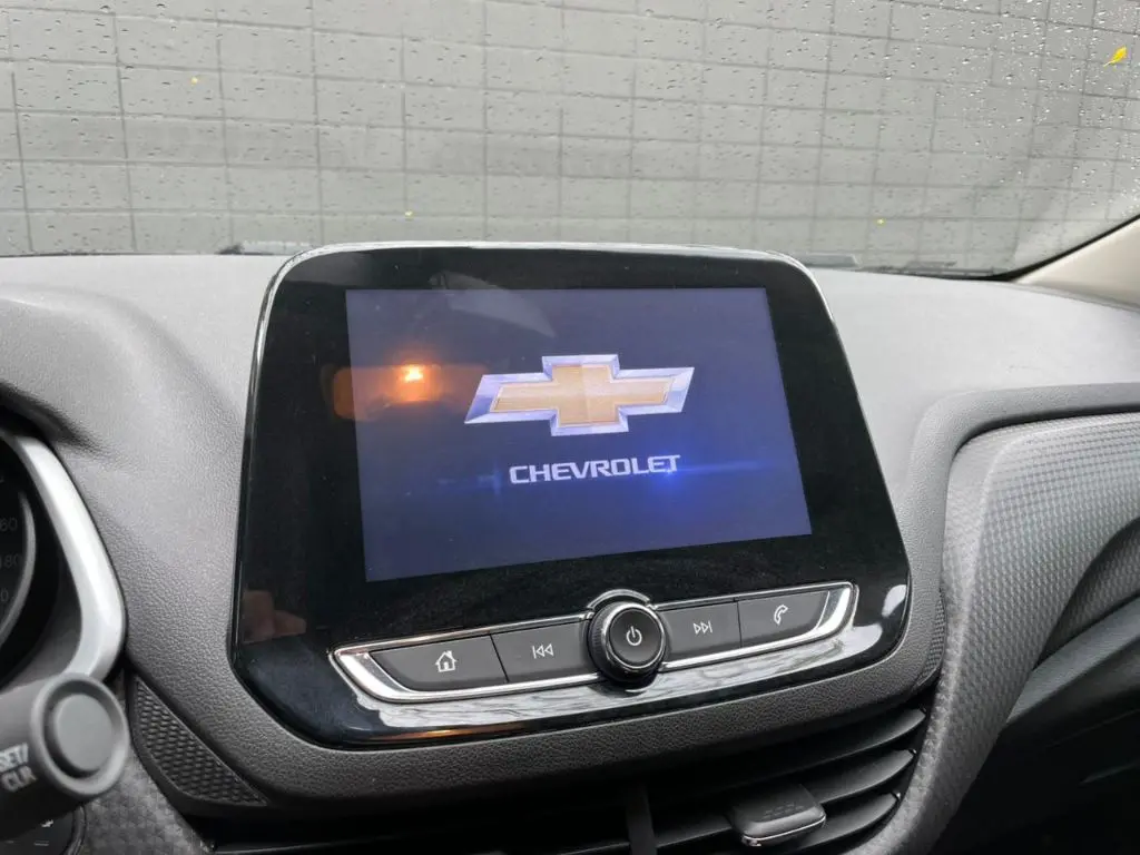 CHEVROLET Onix Hatch - Foto