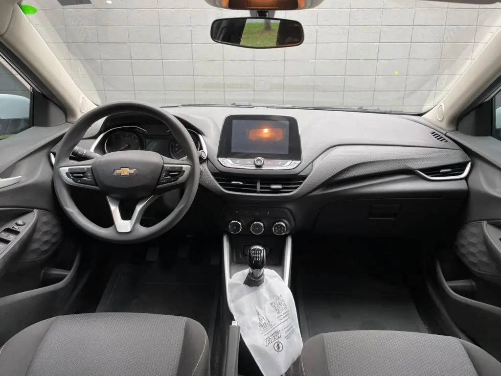 CHEVROLET Onix Hatch - Foto