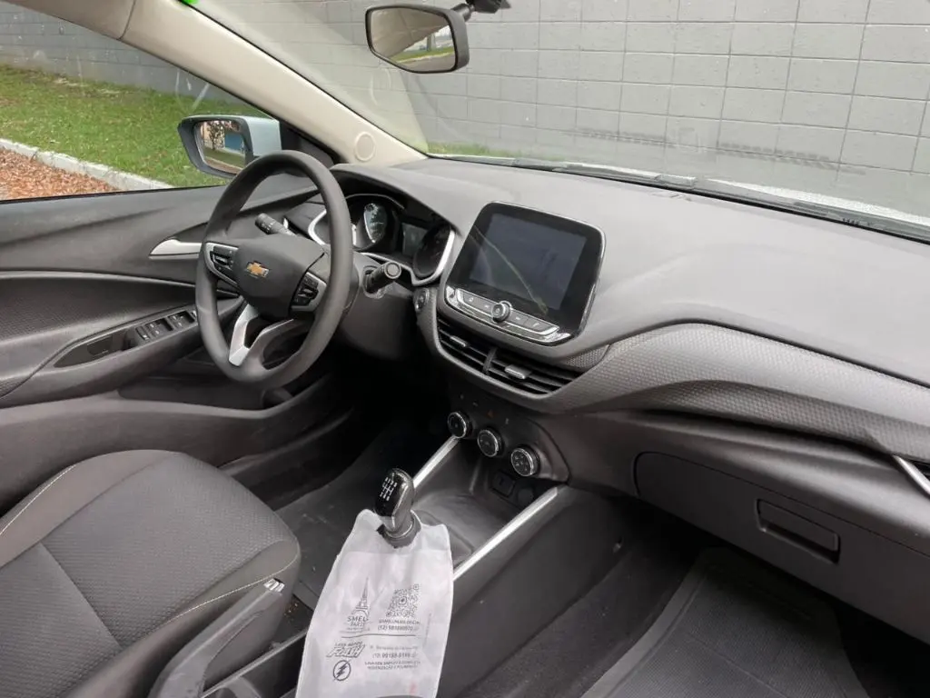 CHEVROLET Onix Hatch - Foto