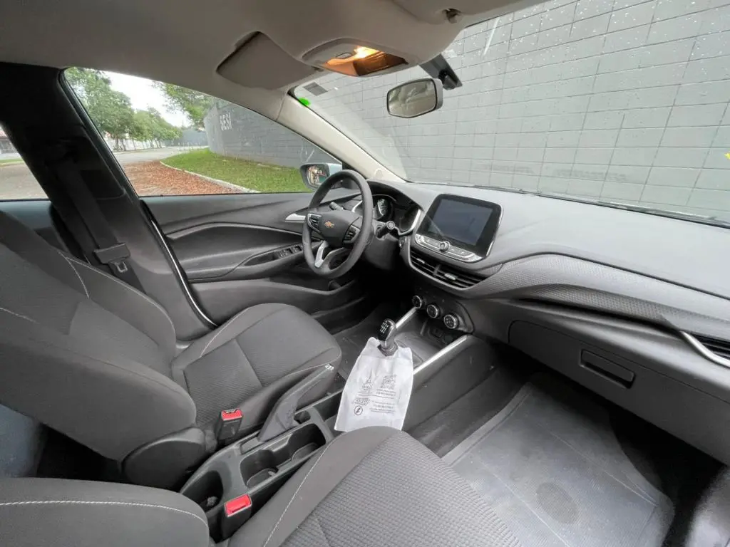 CHEVROLET Onix Hatch - Foto