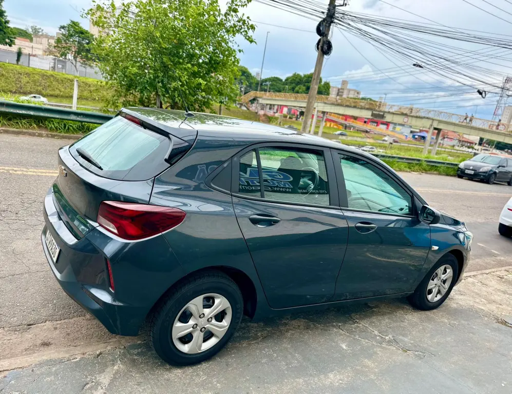 CHEVROLET Onix Hatch - Foto