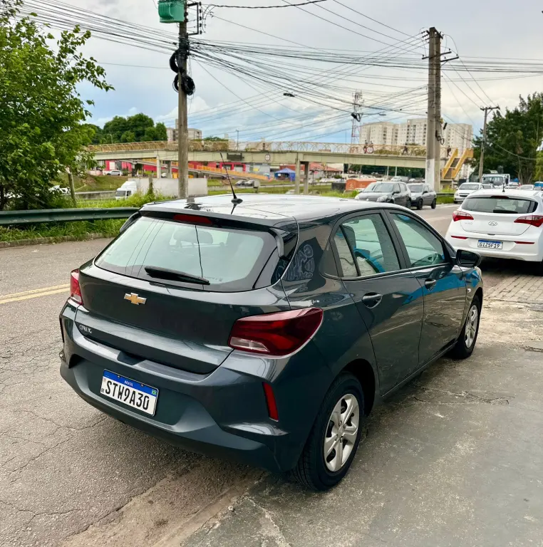 CHEVROLET Onix Hatch - Foto