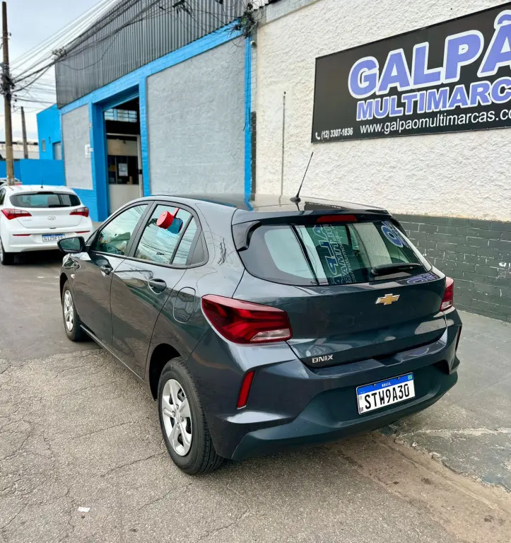CHEVROLET Onix Hatch - Foto