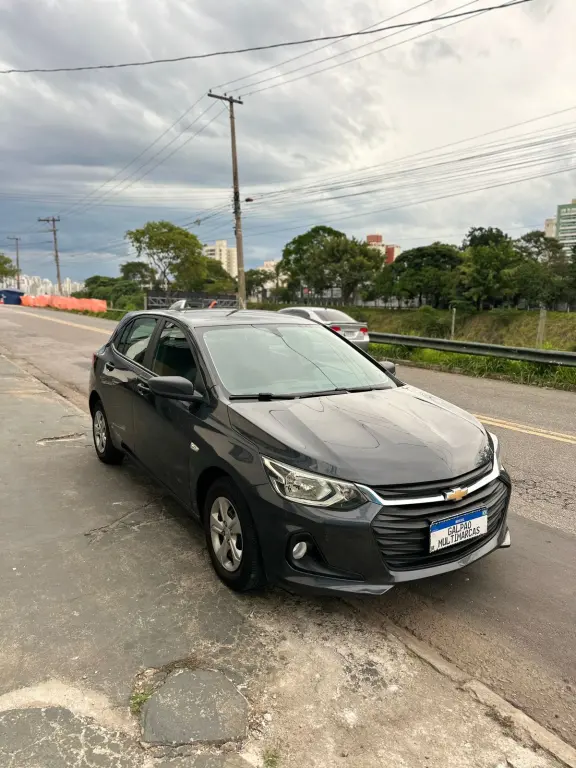 CHEVROLET Onix Hatch - Foto