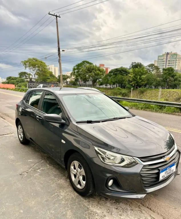 CHEVROLET Onix Hatch - Foto