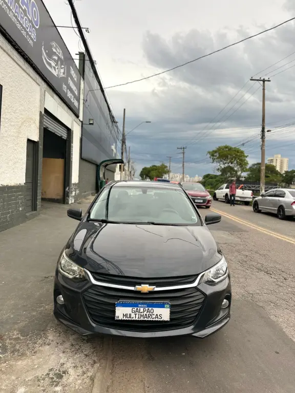CHEVROLET Onix Hatch - Foto