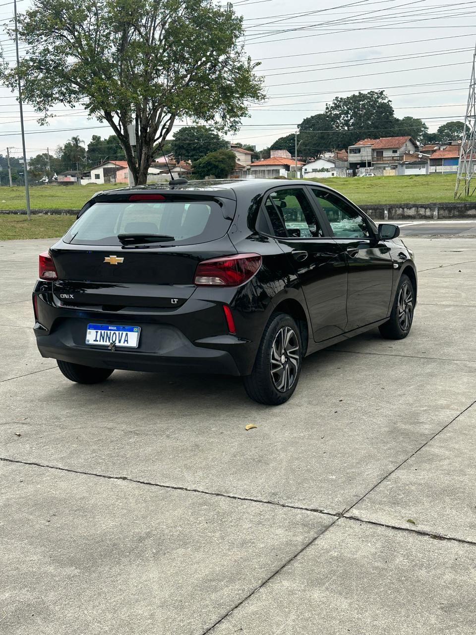 CHEVROLET Onix Hatch - Foto