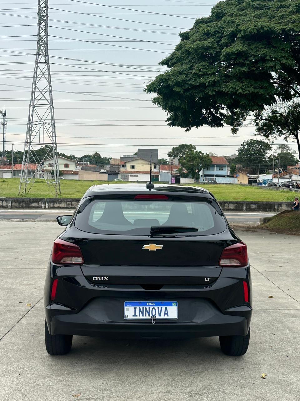 CHEVROLET Onix Hatch - Foto